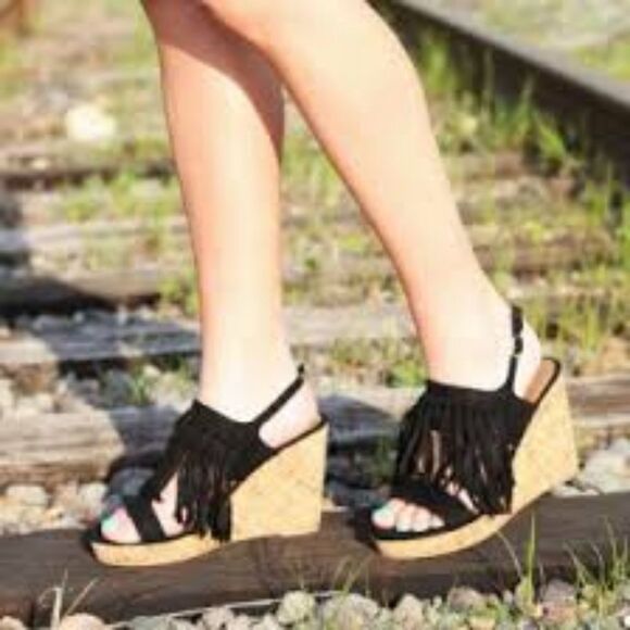 NIB Fringe Wedge Sandal - Picture 3 of 7